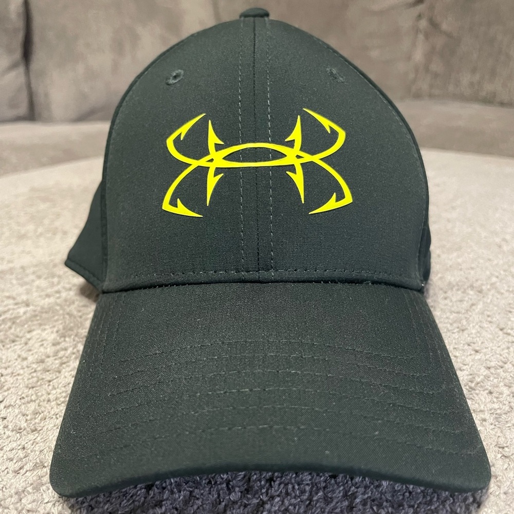 Under Armour LG/XL Black Hat with Yellow Logo